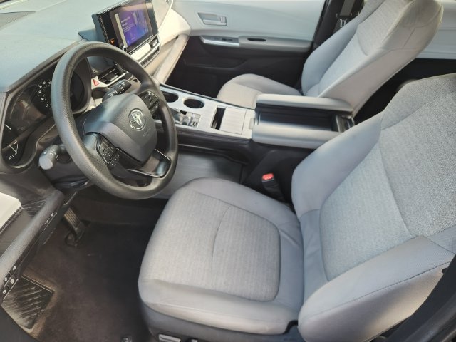 Certified 2025 Toyota Sienna LE FWD image 11