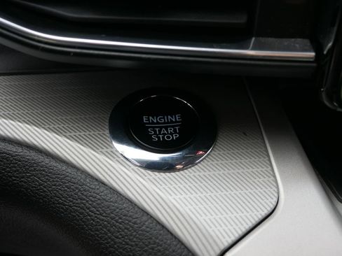 Used 2023 Ford Explorer XLT w/ Equipment Group 202A RWD image 19