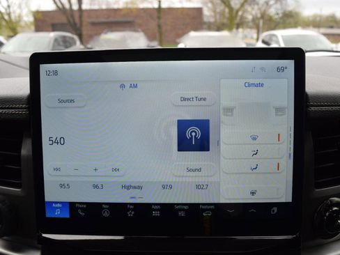 Used 2022 Ford Expedition XLT image 28