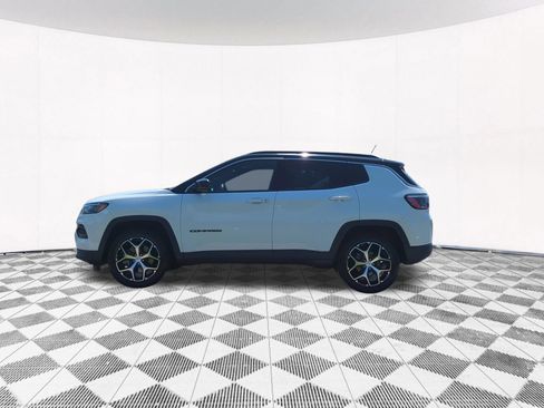 Used 2024 Jeep Compass Limited AWD/4WD image 2
