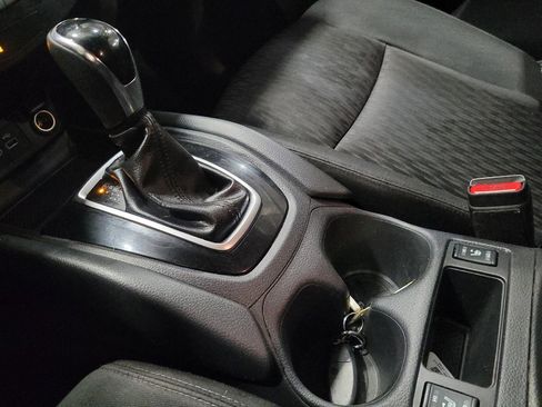 Used 2018 Nissan Rogue SV image 26