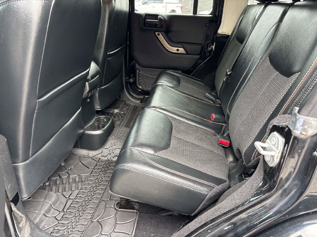 Used 2016 Jeep Wrangler Unlimited Sahara AWD/4WD image 10