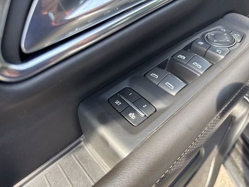 Used 2023 Chevrolet Suburban Premier image 11