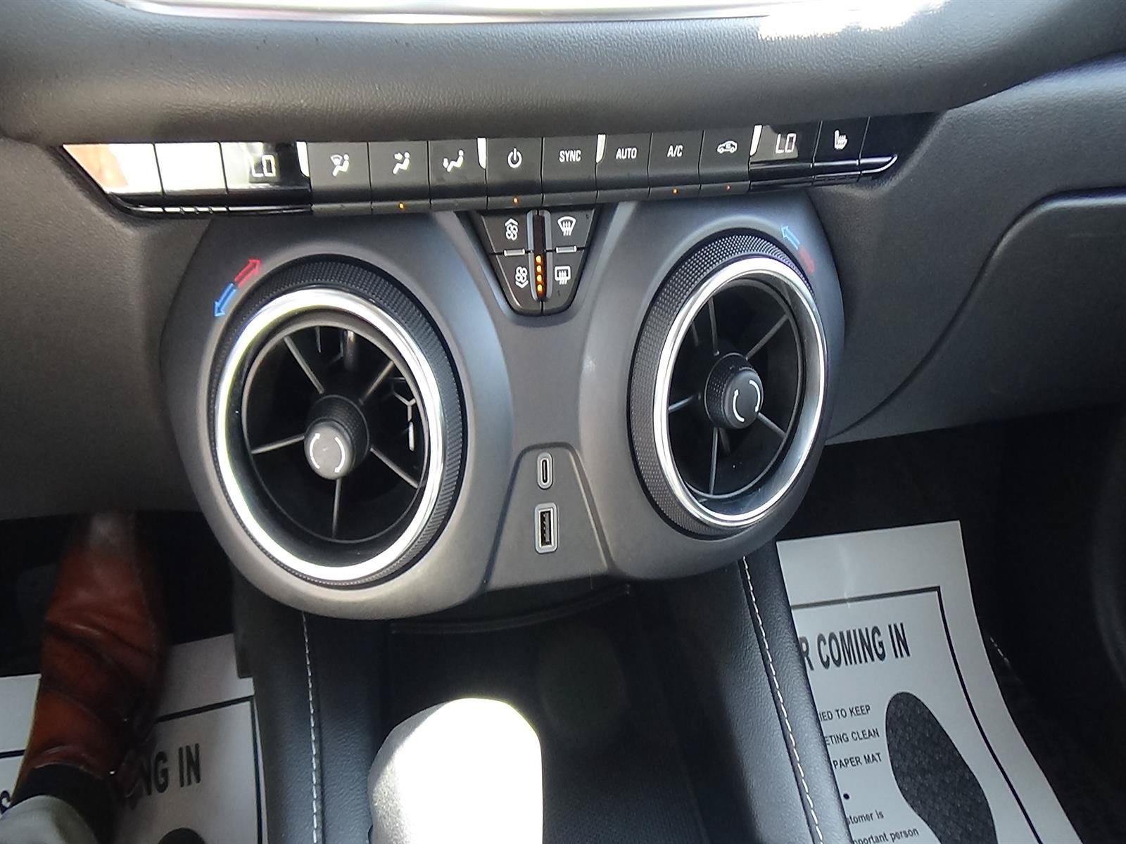 Used 2025 Chevrolet Blazer LT FWD image 28