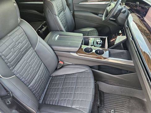Certified 2025 Cadillac Escalade Sport Platinum w/ LPO, Floor Liner Package AWD/4WD image 16