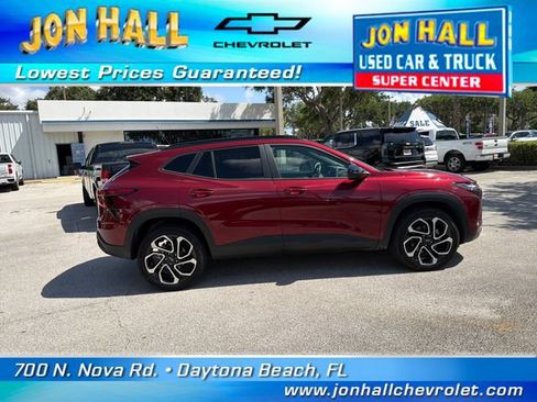 Used 2025 Chevrolet Trax RS w/ Sunroof Package FWD image 11