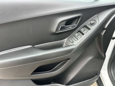 Certified 2022 Chevrolet Trax LT w/ LT Convenience Package image 14