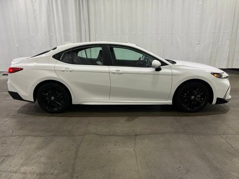 Used 2025 Toyota Camry SE w/ Convenience Package AWD/4WD image 3