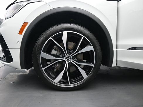 Used 2024 Volkswagen Tiguan SEL R-Line image 13