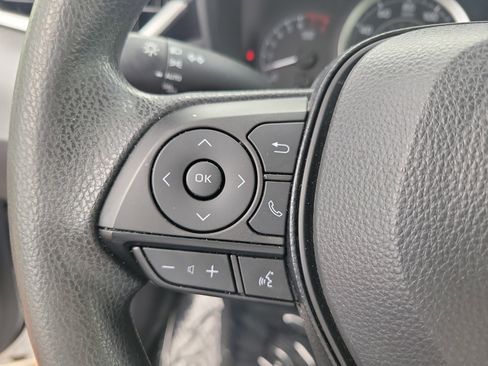 Used 2021 Toyota Corolla LE FWD image 19
