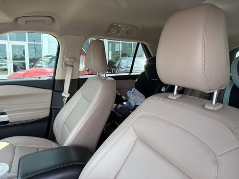 Used 2022 Ford Explorer XLT w/ Equipment Group 202A RWD image 7