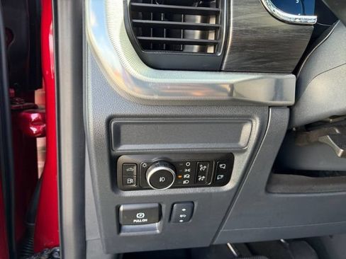 Used 2025 Ford F150 Lariat w/ Equipment Group 501A Mid AWD/4WD image 5