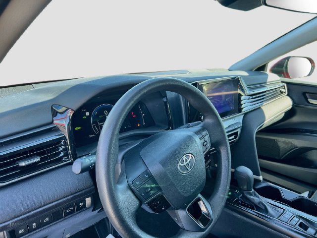 Used 2025 Toyota Camry LE FWD image 9