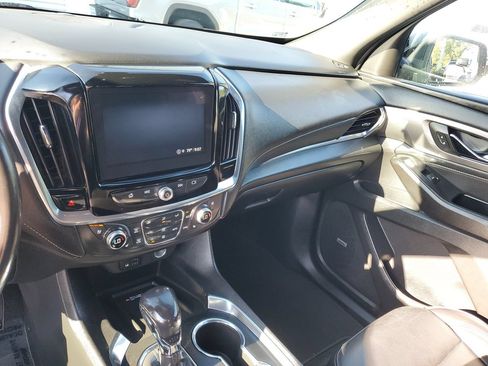 Used 2022 Chevrolet Traverse Premier FWD image 26