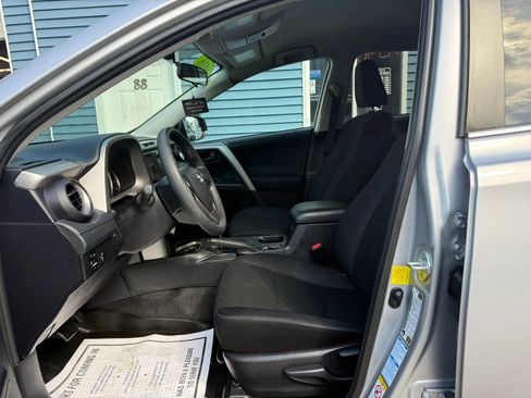 Used 2016 Toyota RAV4 LE AWD/4WD image 10