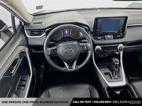 Used 2020 Toyota RAV4 XLE Premium image 21