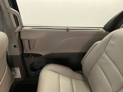 Used 2020 Toyota Sienna XLE w/ XLE Navigation Package AWD/4WD image 27
