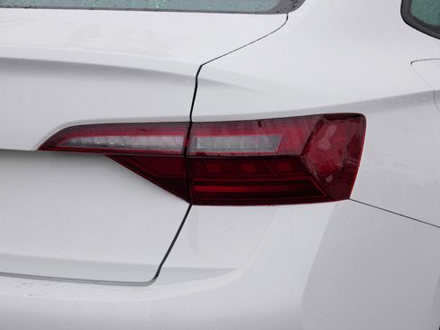 Used 2024 Volkswagen Jetta Sport image 17