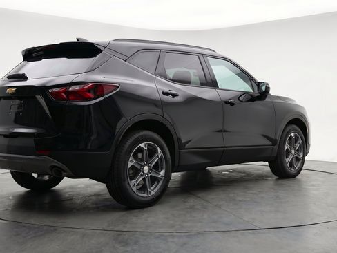 Used 2025 Chevrolet Blazer LT FWD image 9