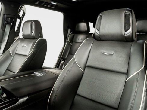 Used 2026 Cadillac Escalade Luxury w/ Touring Package image 3