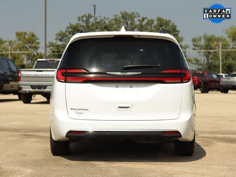 Used 2022 Chrysler Pacifica Touring-L FWD image 6