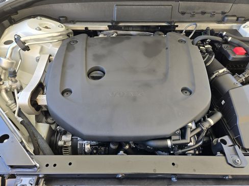 Used 2023 Volvo XC60 B6 Ultimate w/ Protection Package Premier image 43