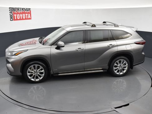 Used 2025 Toyota Highlander Limited AWD/4WD image 24