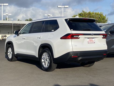 Certified 2025 Toyota Grand Highlander AWD image 5