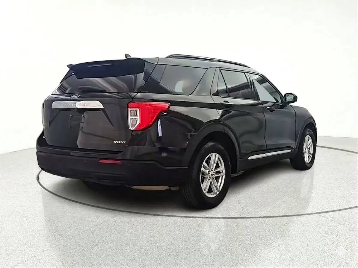 Used 2022 Ford Explorer XLT AWD/4WD image 8