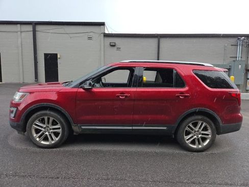 Used 2016 Ford Explorer XLT w/ Equipment Group 202A FWD image 5