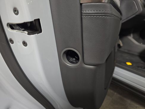 Used 2024 Rivian R1S Adventure AWD/4WD image 32