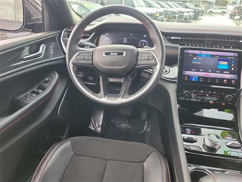 Certified 2022 Jeep Grand Cherokee Trailhawk w/ Luxury Tech Group III image 11