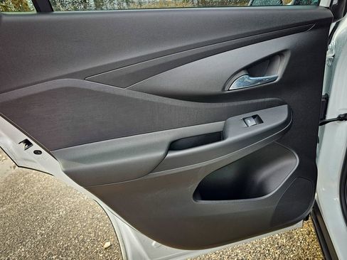 Used 2025 Buick Envista Preferred image 28