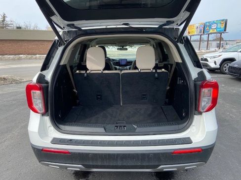 Used 2022 Ford Explorer XLT w/ Equipment Group 202A AWD/4WD image 6