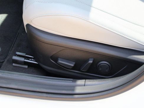 New 2025 Hyundai Elantra Limited image 24