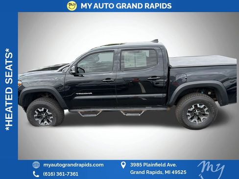 Used 2018 Toyota Tacoma TRD Off-Road AWD/4WD image 4