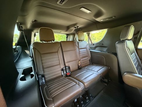 Used 2025 GMC Yukon XL Denali Ultimate w/ LPO, Floor Liner Package AWD/4WD image 23
