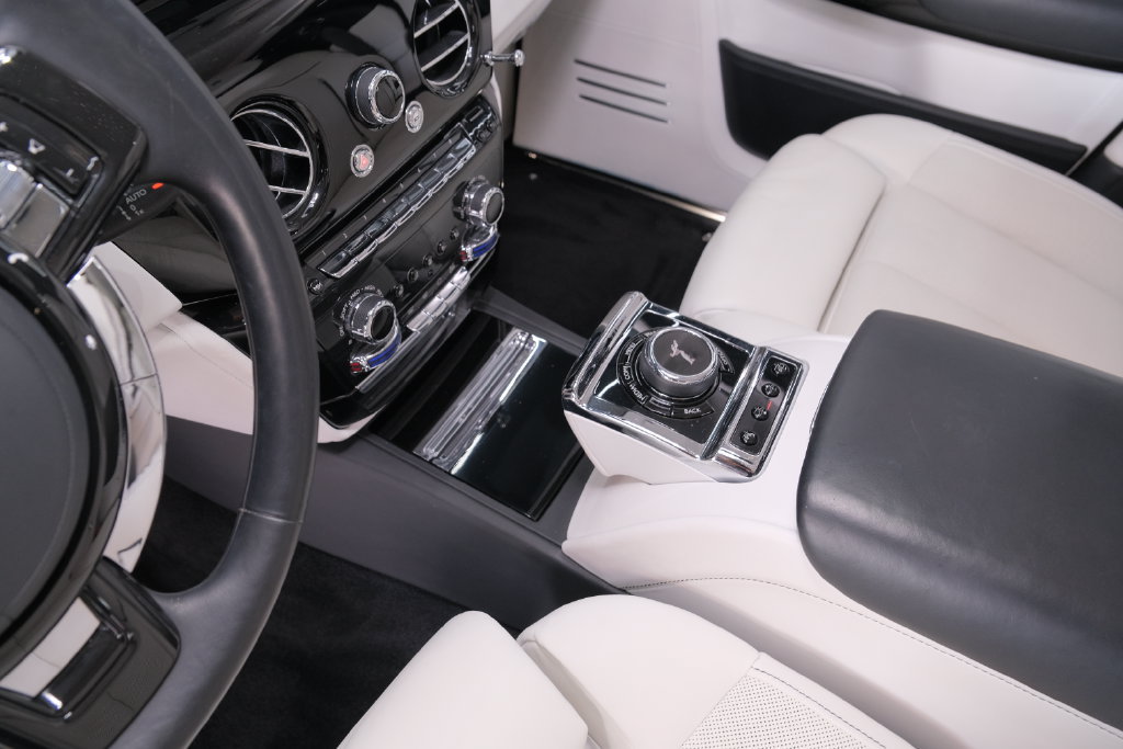 Used 2022 Rolls-Royce Phantom Sedan w/ The Phantom Package RWD image 11