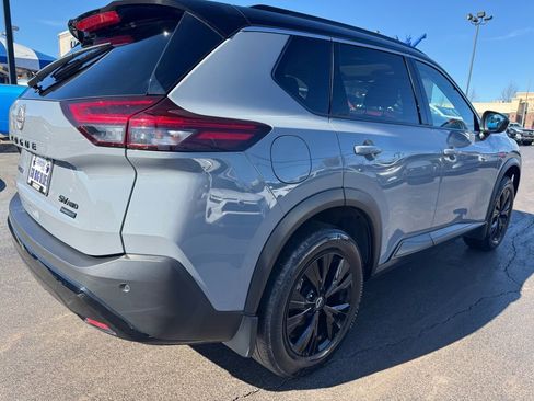 Used 2023 Nissan Rogue SV w/ SV Premium B Package image 4
