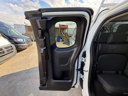 Used 2022 Nissan Frontier S RWD image 31