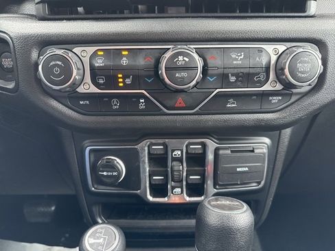 Used 2024 Jeep Gladiator Sport image 20