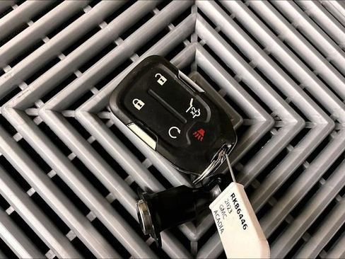 Used 2023 GMC Acadia SLE w/ Trailering Package image 11