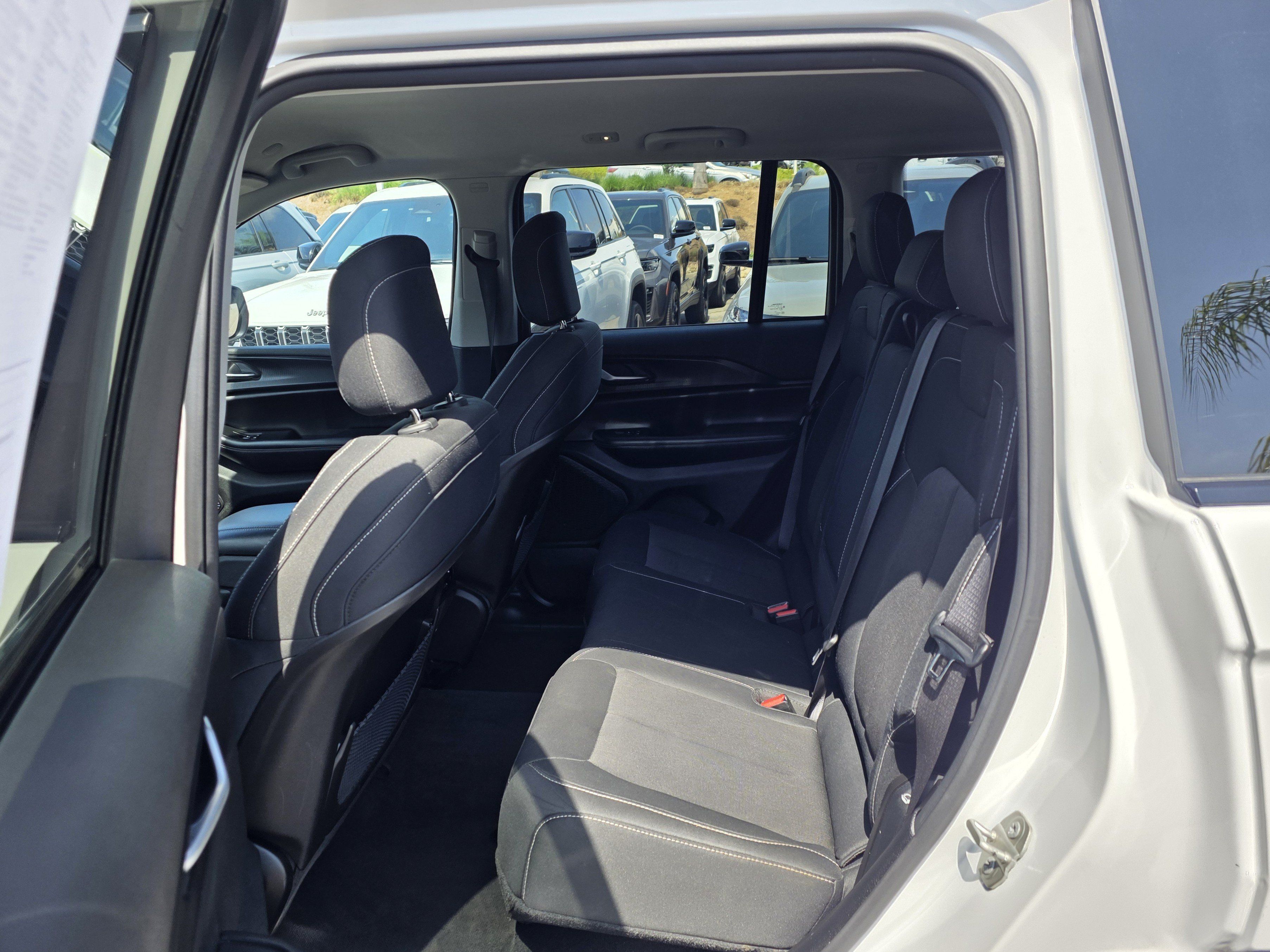 Certified 2024 Jeep Grand Cherokee Laredo RWD image 19
