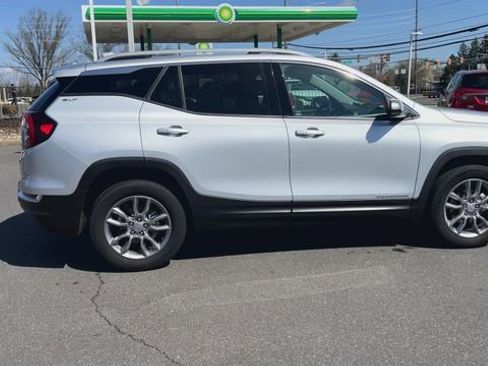 Certified 2022 GMC Terrain SLT image 9