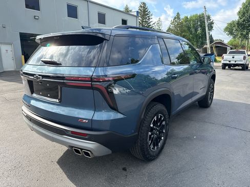 Used 2025 Chevrolet Traverse Z71 w/ Enhanced Driving Package AWD/4WD image 3