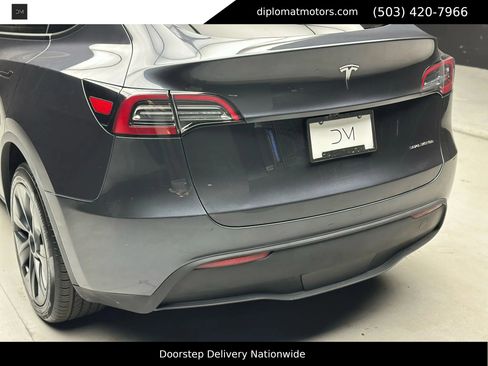Used 2025 Tesla Model Y Long Range image 16