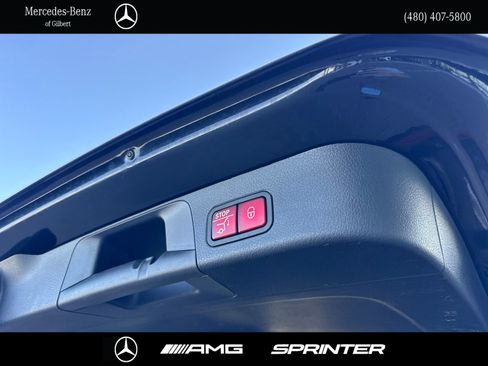 Used 2022 Mercedes-Benz GLB 250 image 8