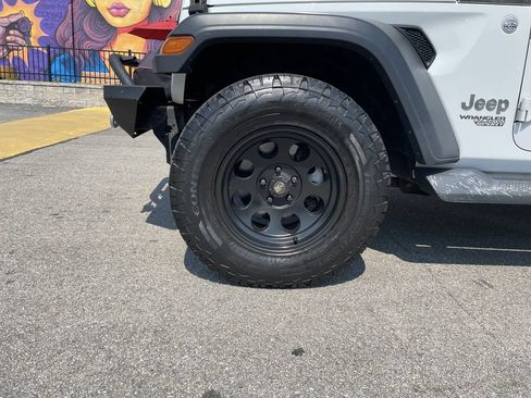 Used 2018 Jeep Wrangler Unlimited Sport S AWD/4WD image 9