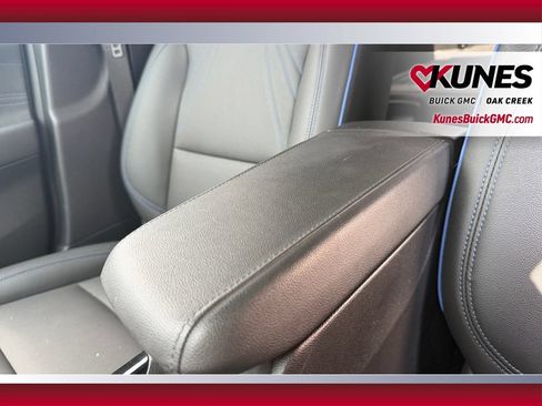 Used 2024 Buick Envista Sport Touring w/ Convenience I Package FWD image 31