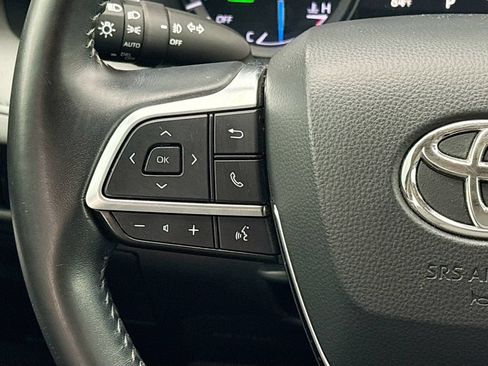 Used 2020 Toyota Highlander XLE FWD image 11